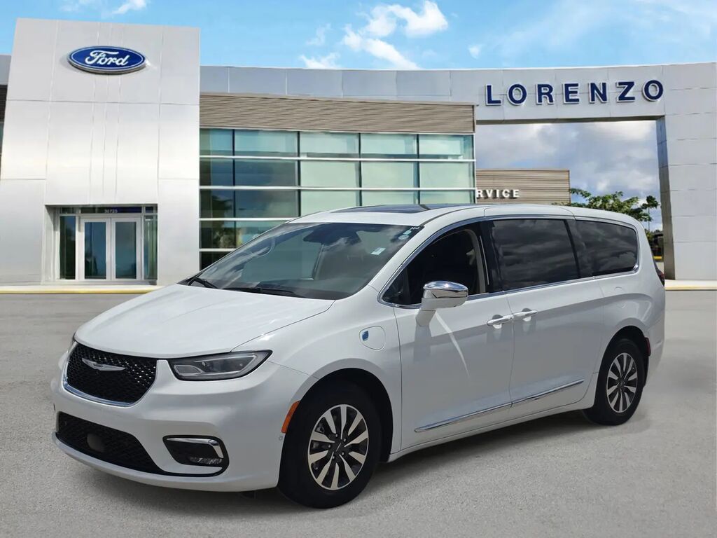 2022 Chrysler Pacifica Hybrid Limited — photo 1 of 13