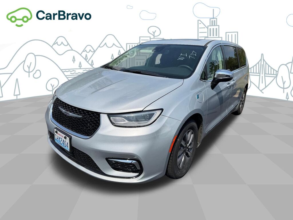 2023 Chrysler Pacifica Hybrid Limited — photo 1 of 6
