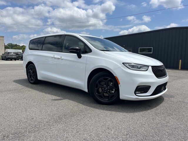 2024 Chrysler Pacifica Hybrid S Appearance Pkg — photo 1 of 13