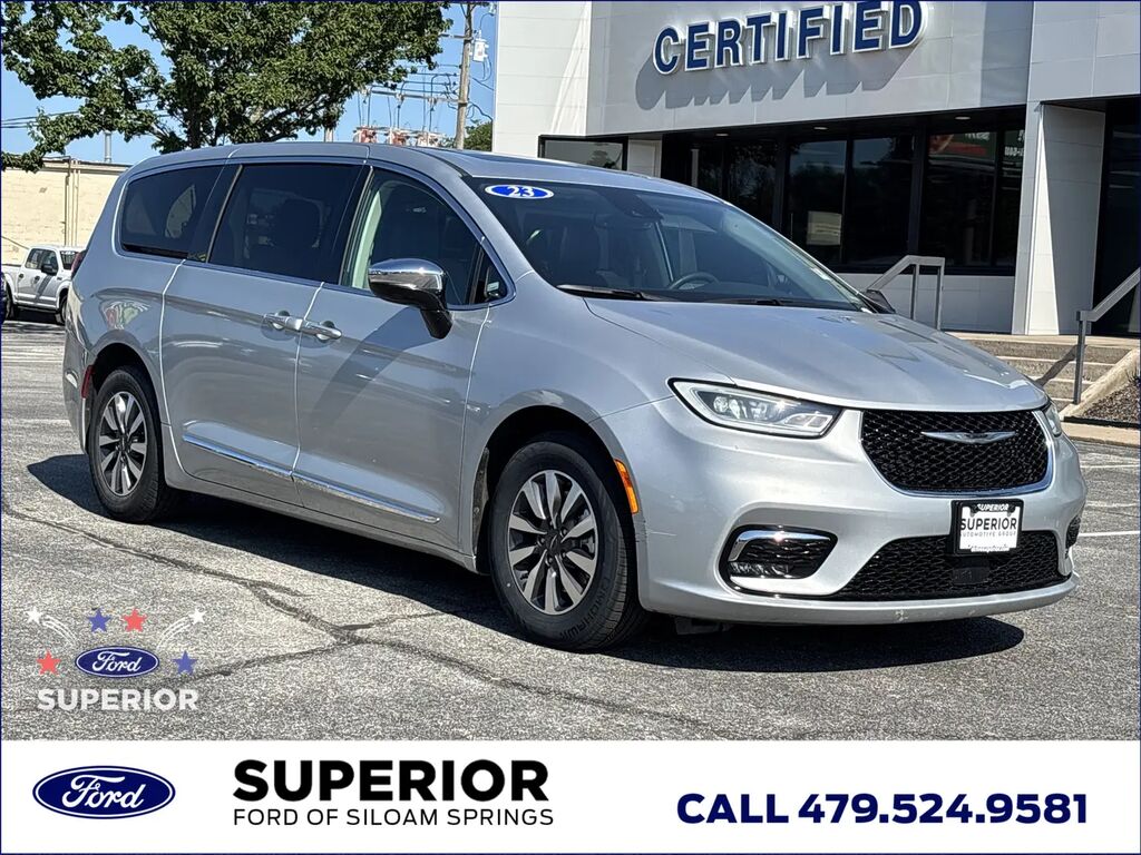 2023 Chrysler Pacifica Plug-In Hybrid Limited — photo 1 of 13