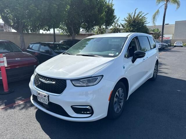 2024 Chrysler Pacifica Plug-In Hybrid Select
