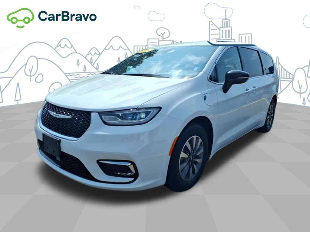 2024 Chrysler Pacifica Hybrid Select — photo 1 of 7