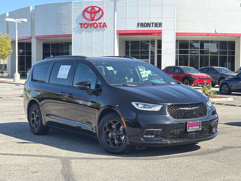 2025 Chrysler Pacifica Plug-In Hybrid Premium S Appearance — photo 1 of 1