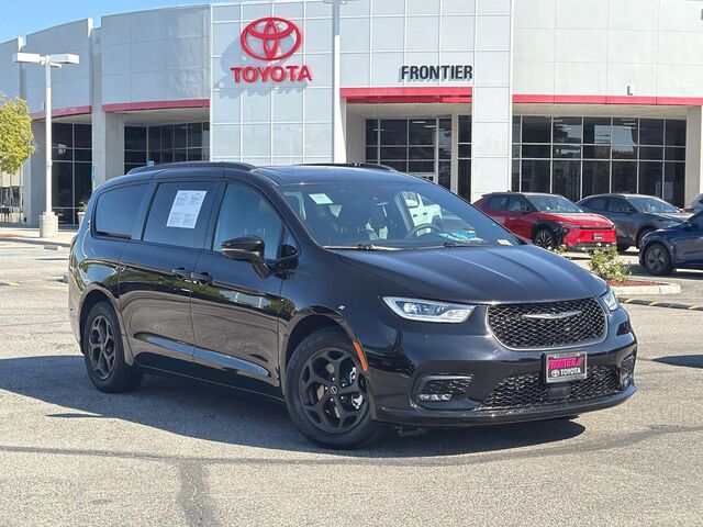 2025 Chrysler Pacifica Plug-In Hybrid Premium S Appearance