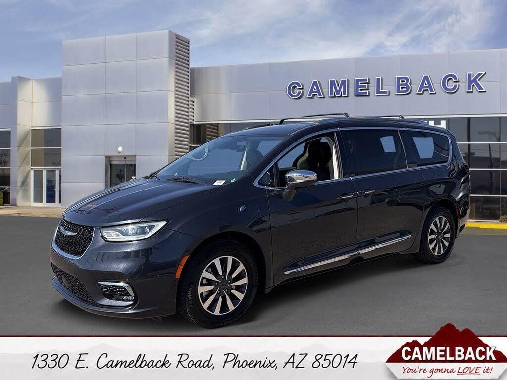 2021 Chrysler Pacifica Hybrid Limited — photo 1 of 1