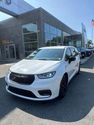 2024 Chrysler Pacifica Plug-In Hybrid Select — photo 1 of 25