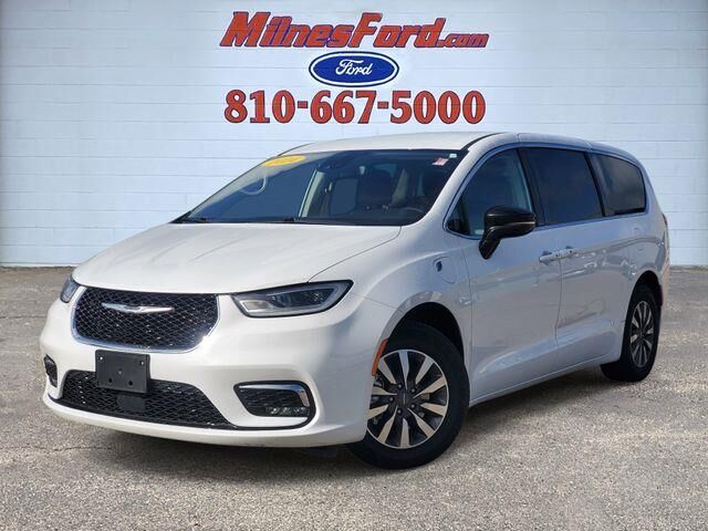 2024 Chrysler Pacifica Plug-In Hybrid Select