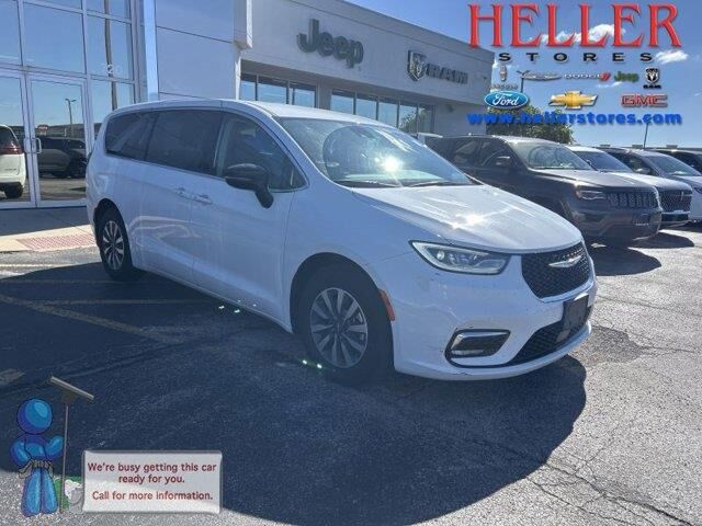 2024 Chrysler Pacifica Plug-In Hybrid Select