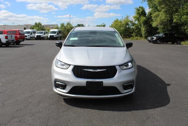 2024 Chrysler Pacifica Plug-In Hybrid Select
