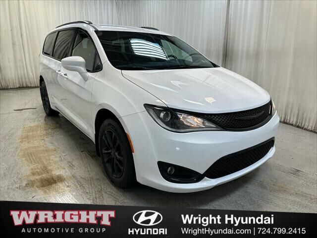 2020 Chrysler Pacifica Launch Edition — photo 1 of 13