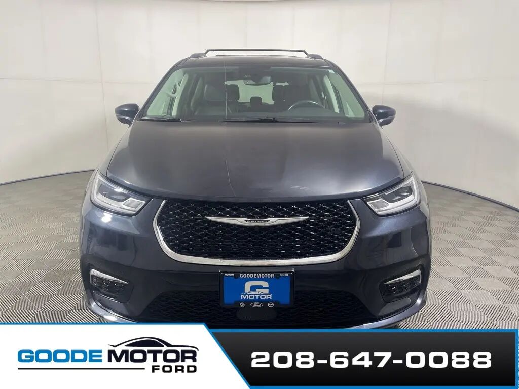 2021 Chrysler Pacifica Touring L — photo 1 of 12