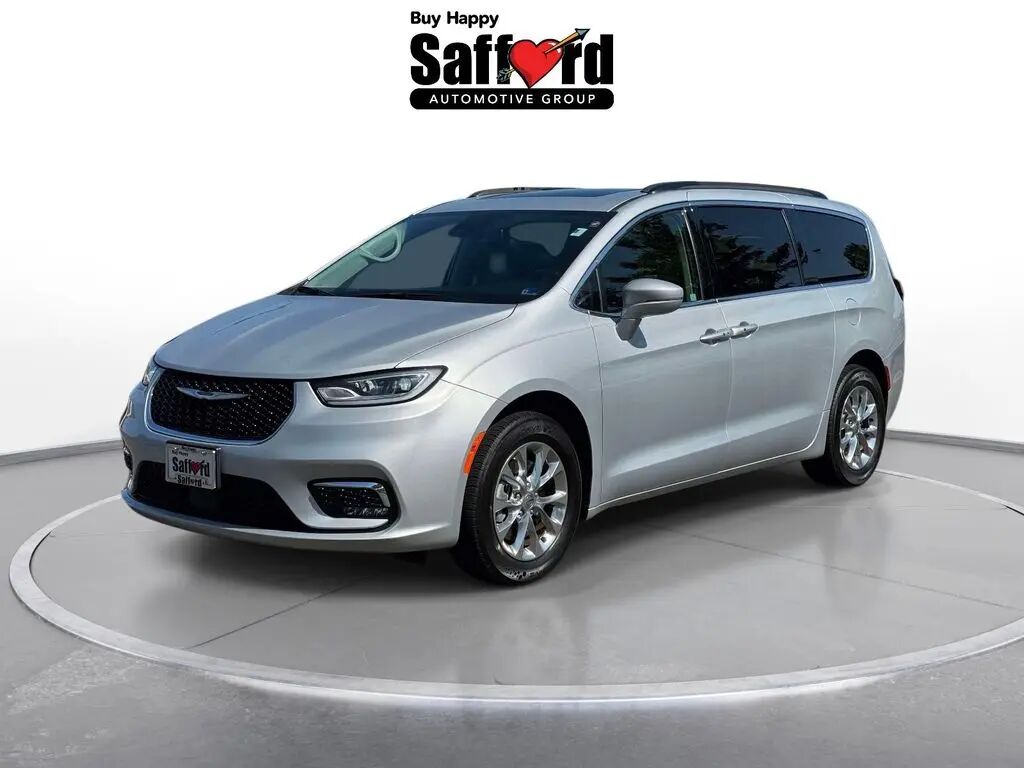 2022 Chrysler Pacifica Touring L — photo 1 of 13