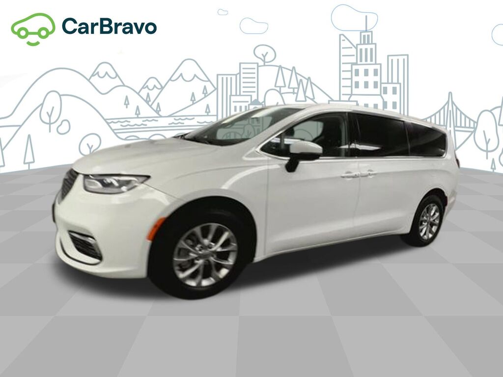 2023 Chrysler Pacifica Touring L AWD — photo 1 of 6