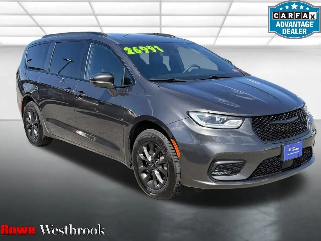 2022 Chrysler Pacifica Touring L — photo 1 of 21