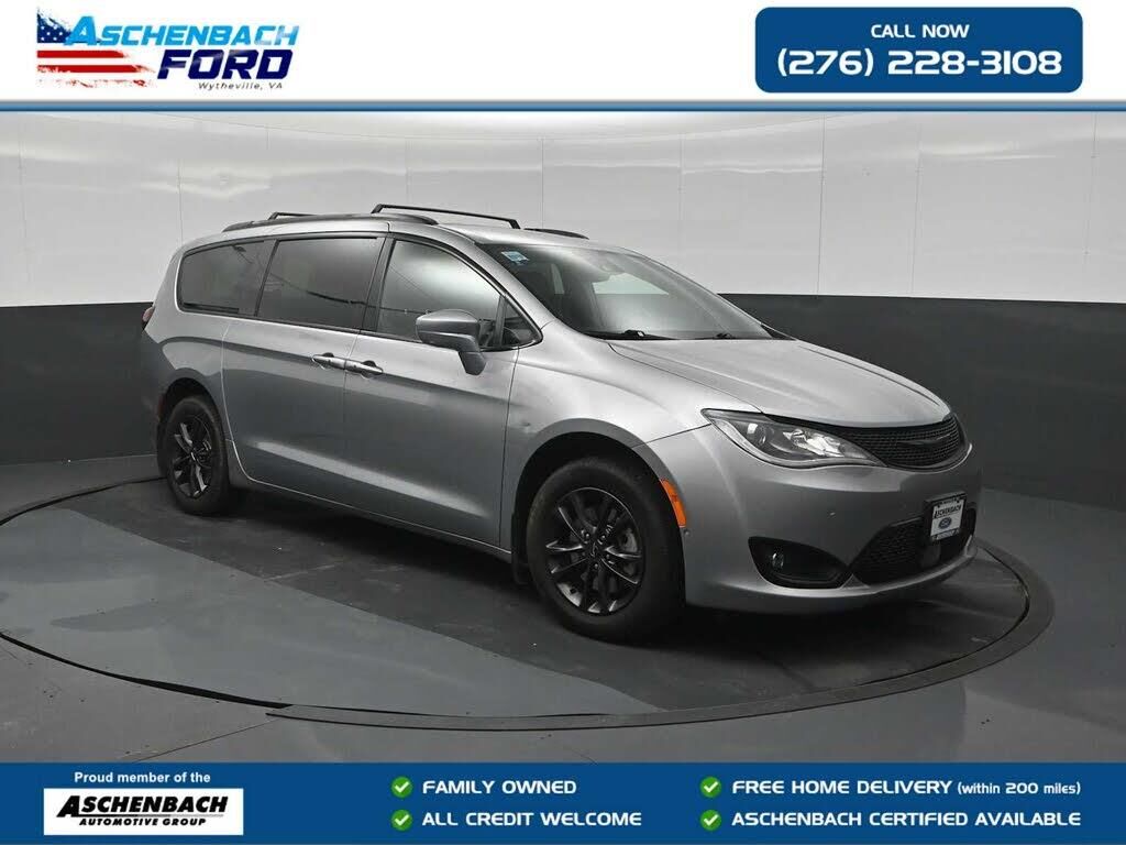 2020 Chrysler Pacifica Launch Edition — photo 1 of 1