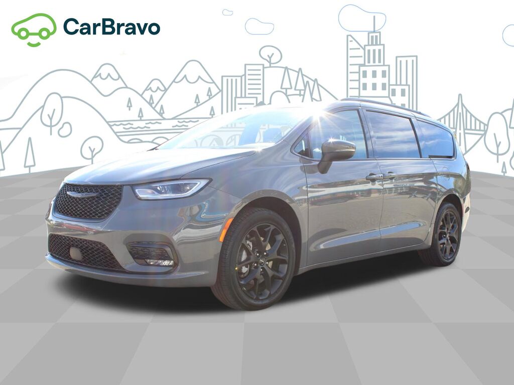 2023 Chrysler Pacifica Touring L AWD — photo 1 of 7