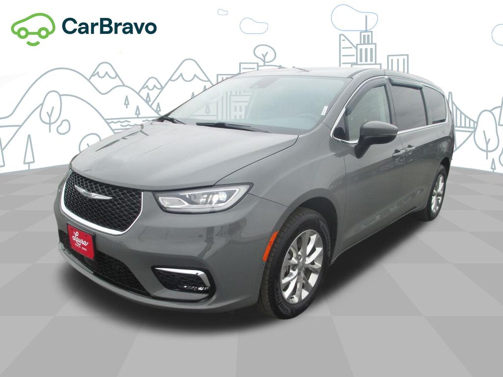 2023 Chrysler Pacifica Touring L — photo 1 of 7