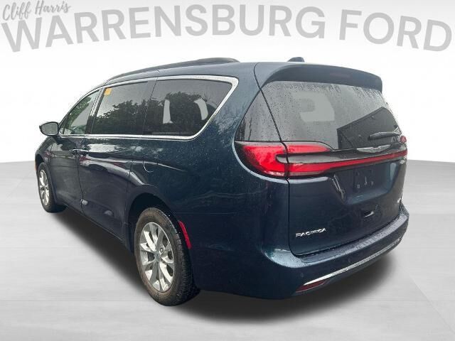 2022 Chrysler Pacifica Touring L — photo 1 of 16