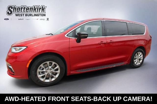 2026 Chrysler Pacifica Select — photo 1 of 13