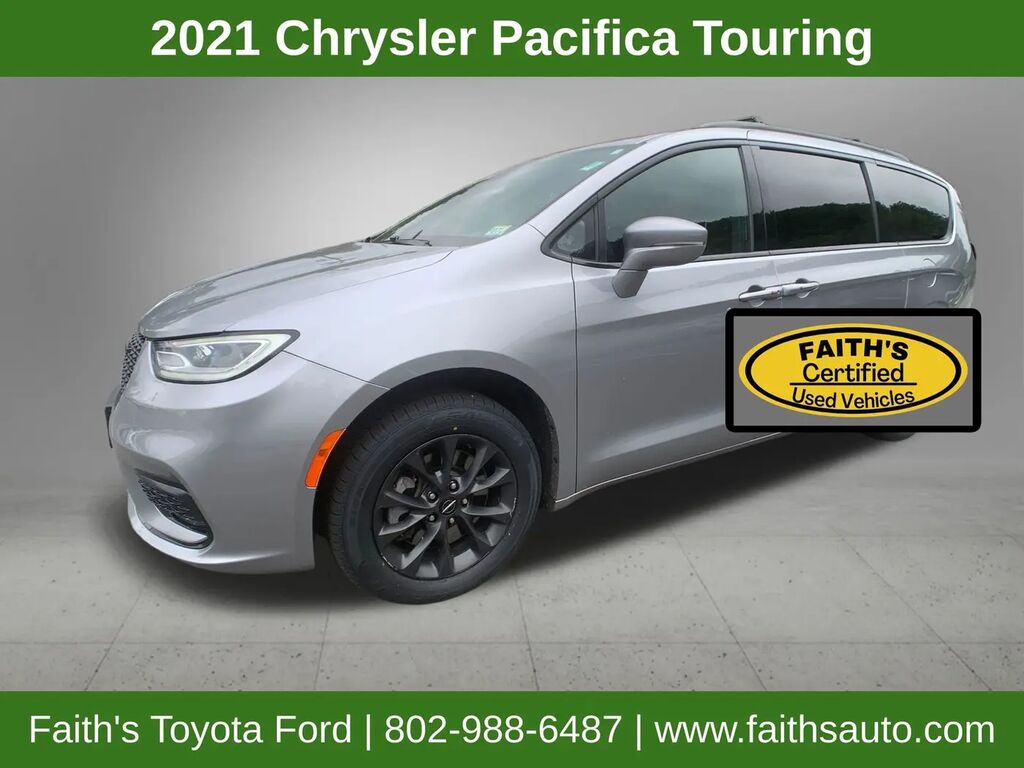 2021 Chrysler Pacifica Touring — photo 1 of 26