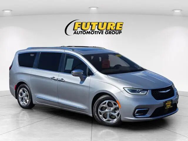 2021 Chrysler Pacifica Limited — photo 1 of 35