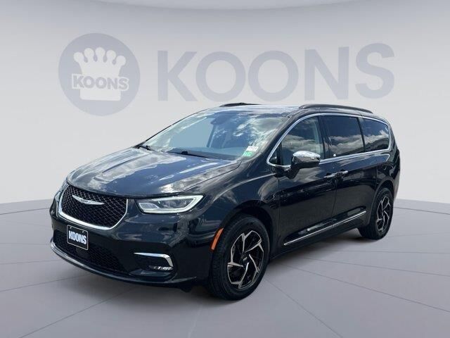 2023 Chrysler Pacifica Limited — photo 1 of 13
