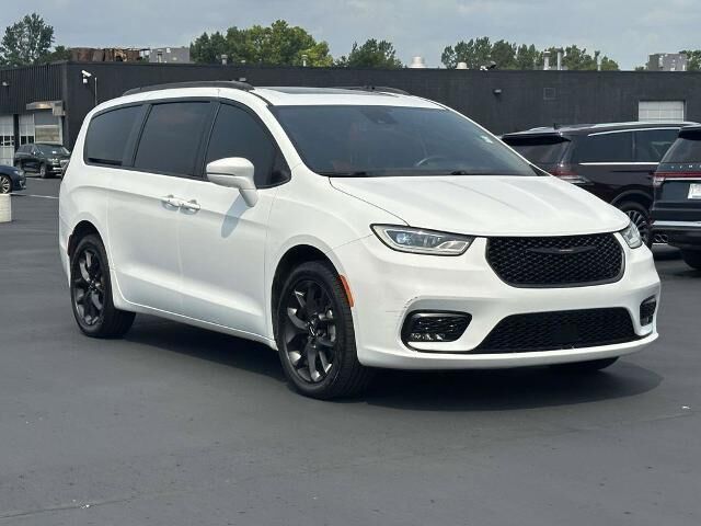 2021 Chrysler Pacifica Limited — photo 1 of 13