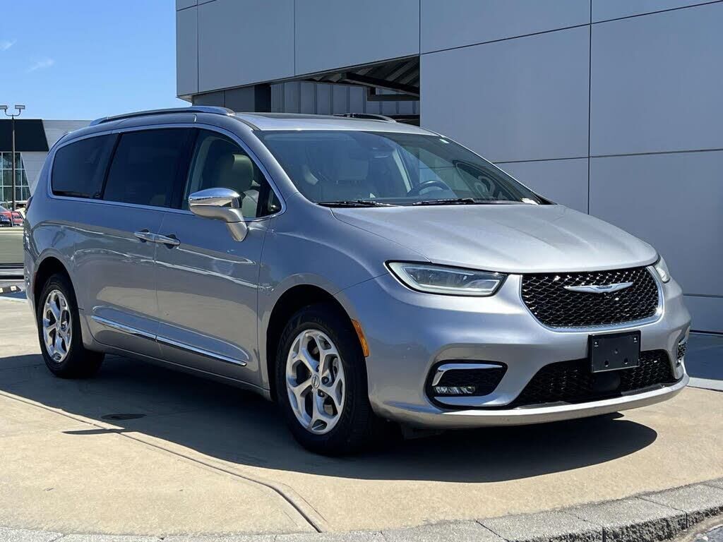 2021 Chrysler Pacifica Limited — photo 1 of 1