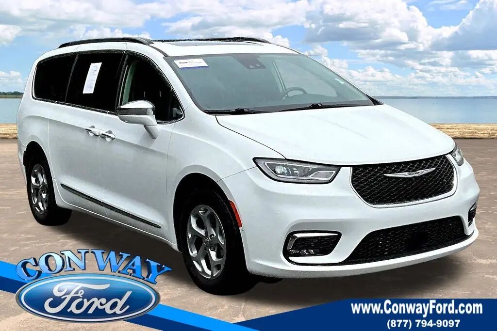 2022 Chrysler Pacifica Limited — photo 1 of 12