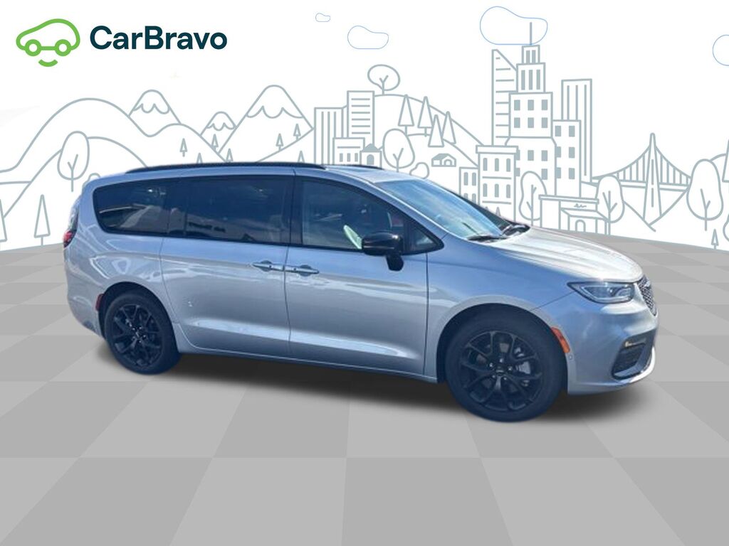 2023 Chrysler Pacifica Limited AWD — photo 1 of 7