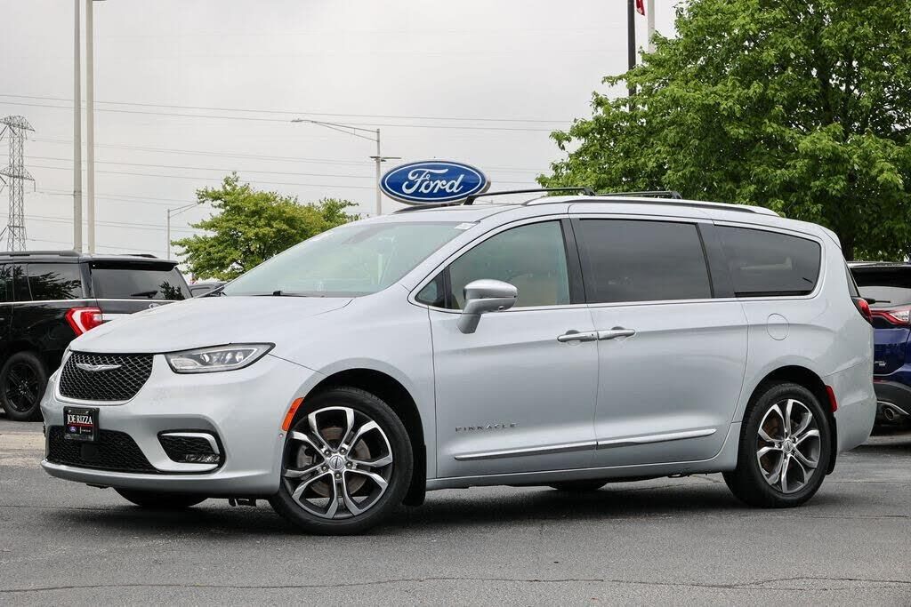 2022 Chrysler Pacifica Pinnacle — photo 1 of 1
