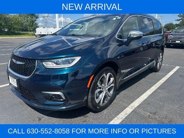 2022 Chrysler Pacifica Pinnacle — photo 1 of 29