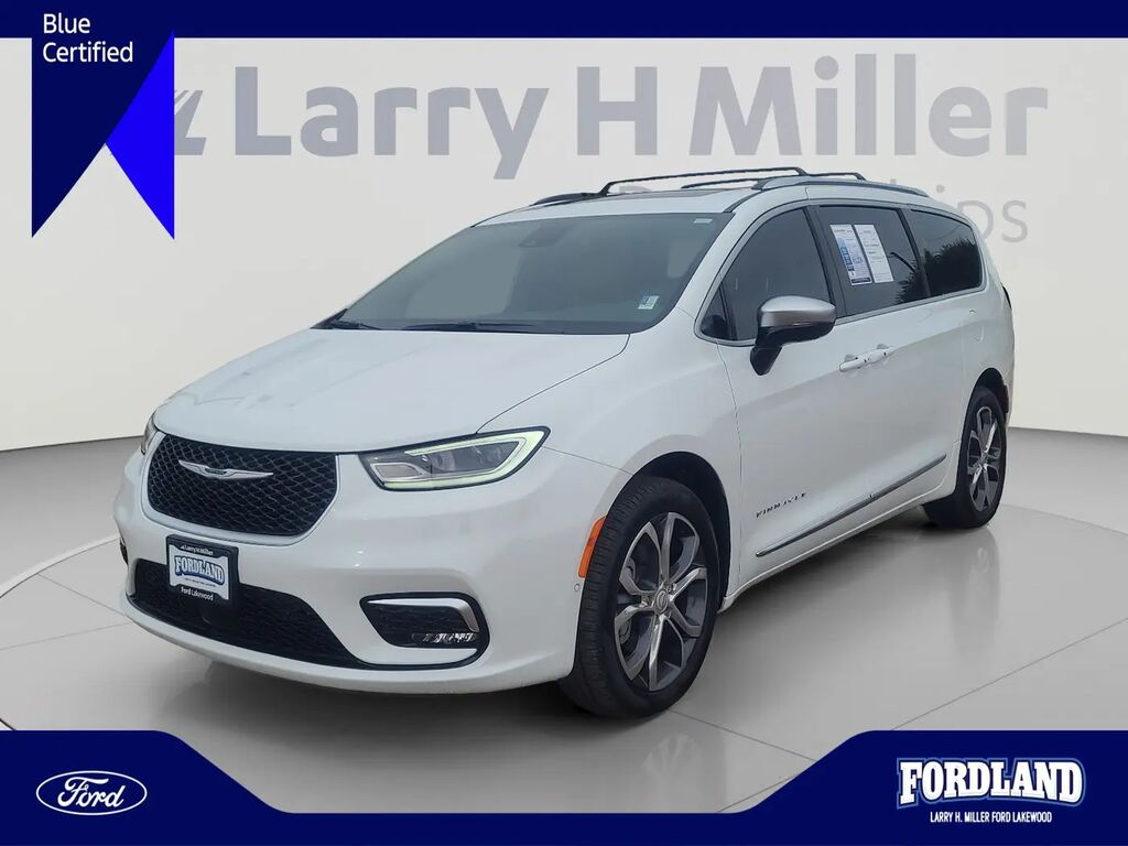 2026 Chrysler Pacifica Pinnacle — photo 1 of 13