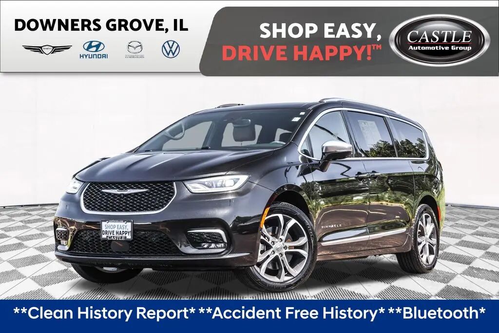 2022 Chrysler Pacifica Pinnacle — photo 1 of 13