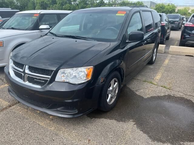 2012 Dodge Grand Caravan SXT — photo 1 of 13
