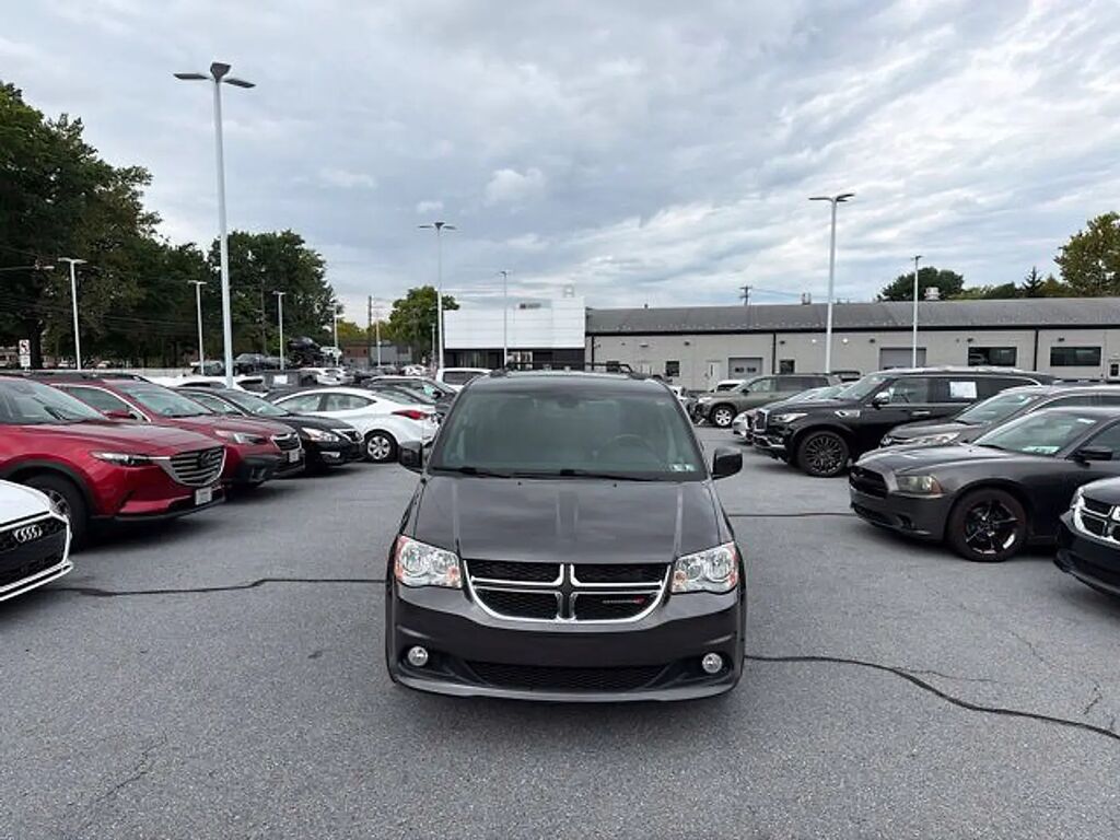 2019 Dodge Grand Caravan SXT — photo 1 of 13