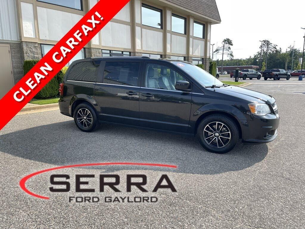 2019 Dodge Grand Caravan SXT — photo 1 of 2