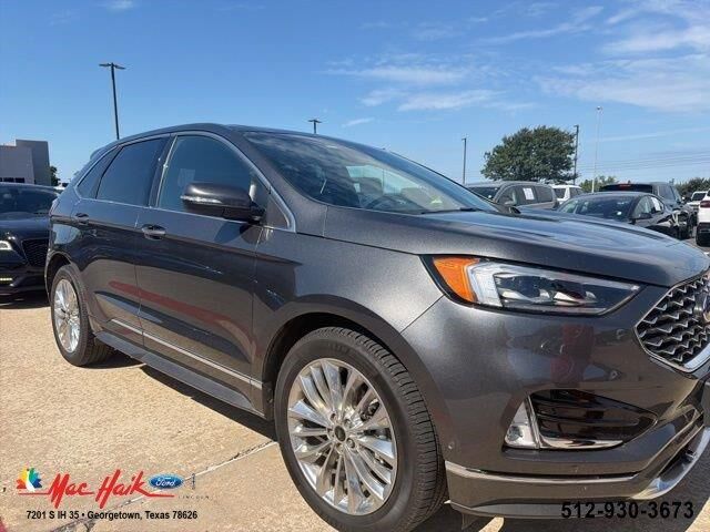 2020 Ford Edge Titanium — photo 1 of 3