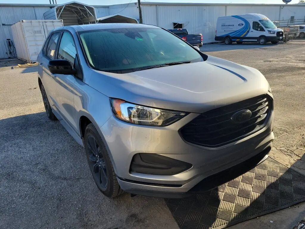2022 Ford Edge SE — photo 1 of 7