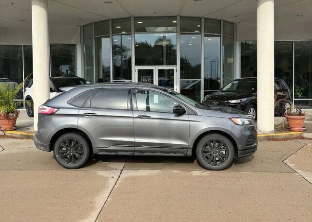 2022 Ford Edge SE — photo 1 of 40