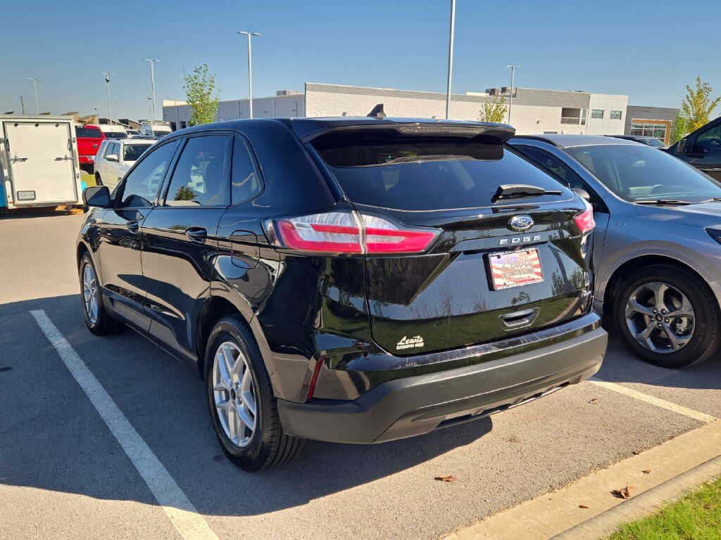2023 Ford Edge SE — photo 1 of 4
