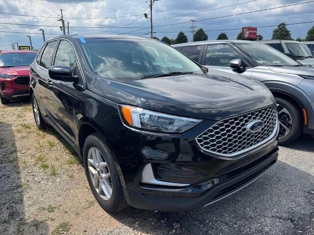 2024 Ford Edge SEL — photo 1 of 4