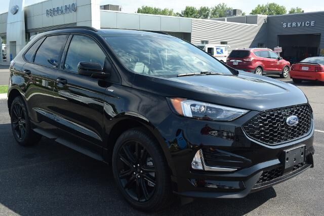 2023 Ford Edge ST-Line — photo 1 of 13