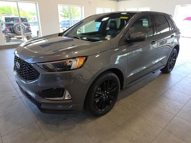 2024 Ford Edge ST-Line — photo 1 of 13