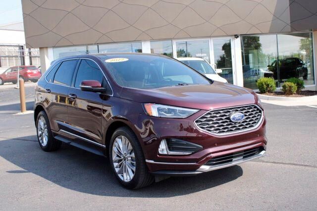2022 Ford Edge Titanium — photo 1 of 6