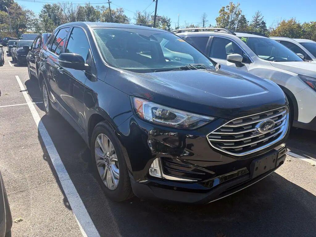 2022 Ford Edge Titanium — photo 1 of 8