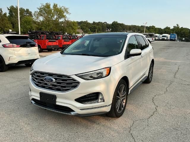 2019 Ford Edge Titanium — photo 1 of 13