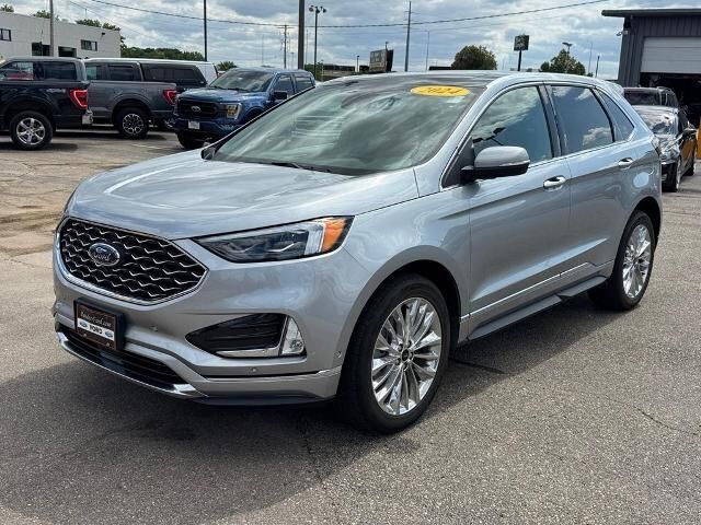 2024 Ford Edge Titanium — photo 1 of 12