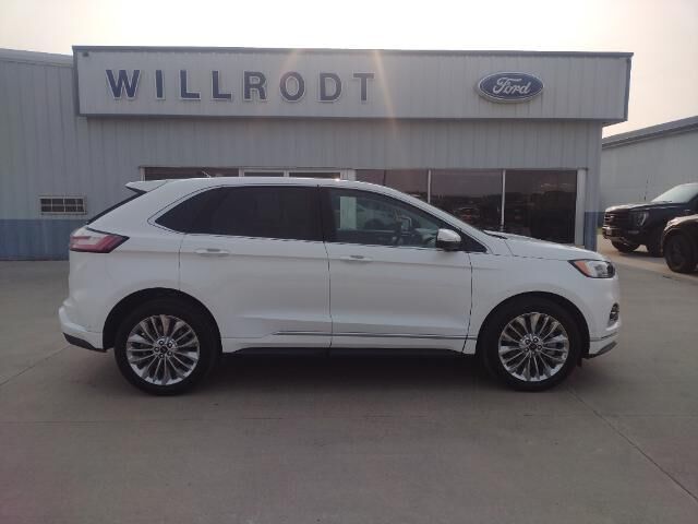 2022 Ford Edge Titanium — photo 1 of 13