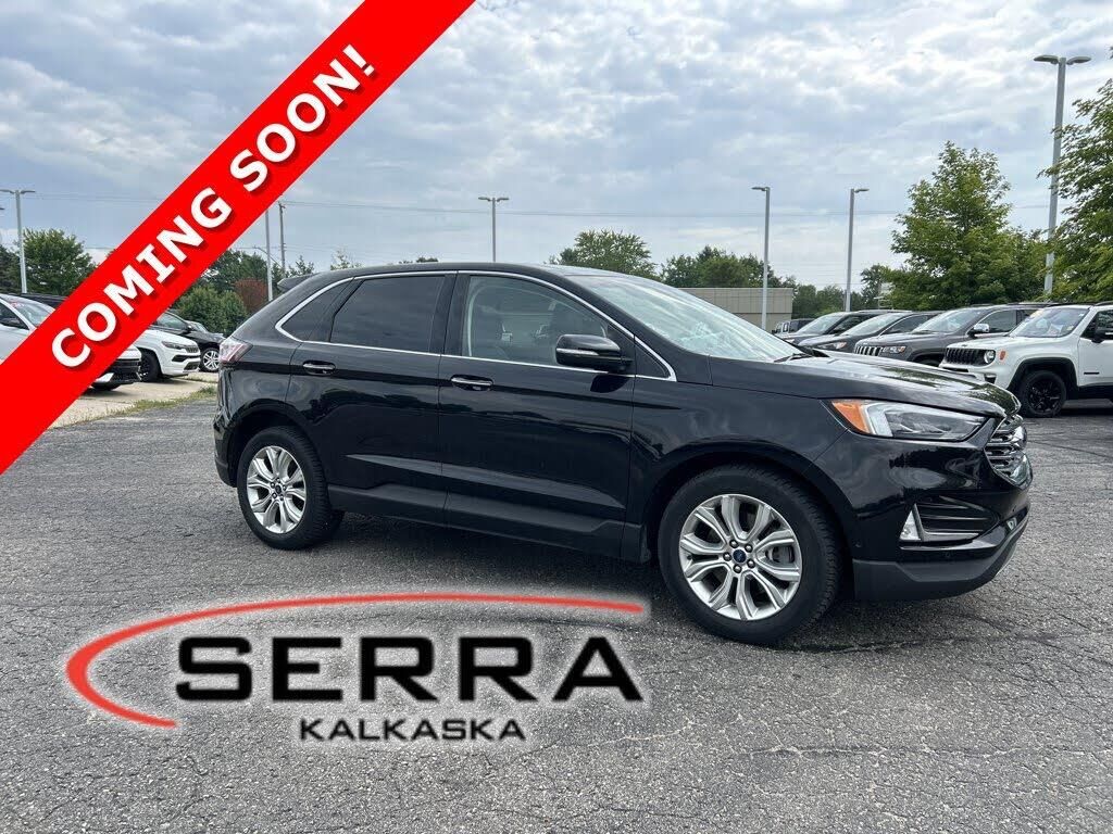 2020 Ford Edge Titanium — photo 1 of 2